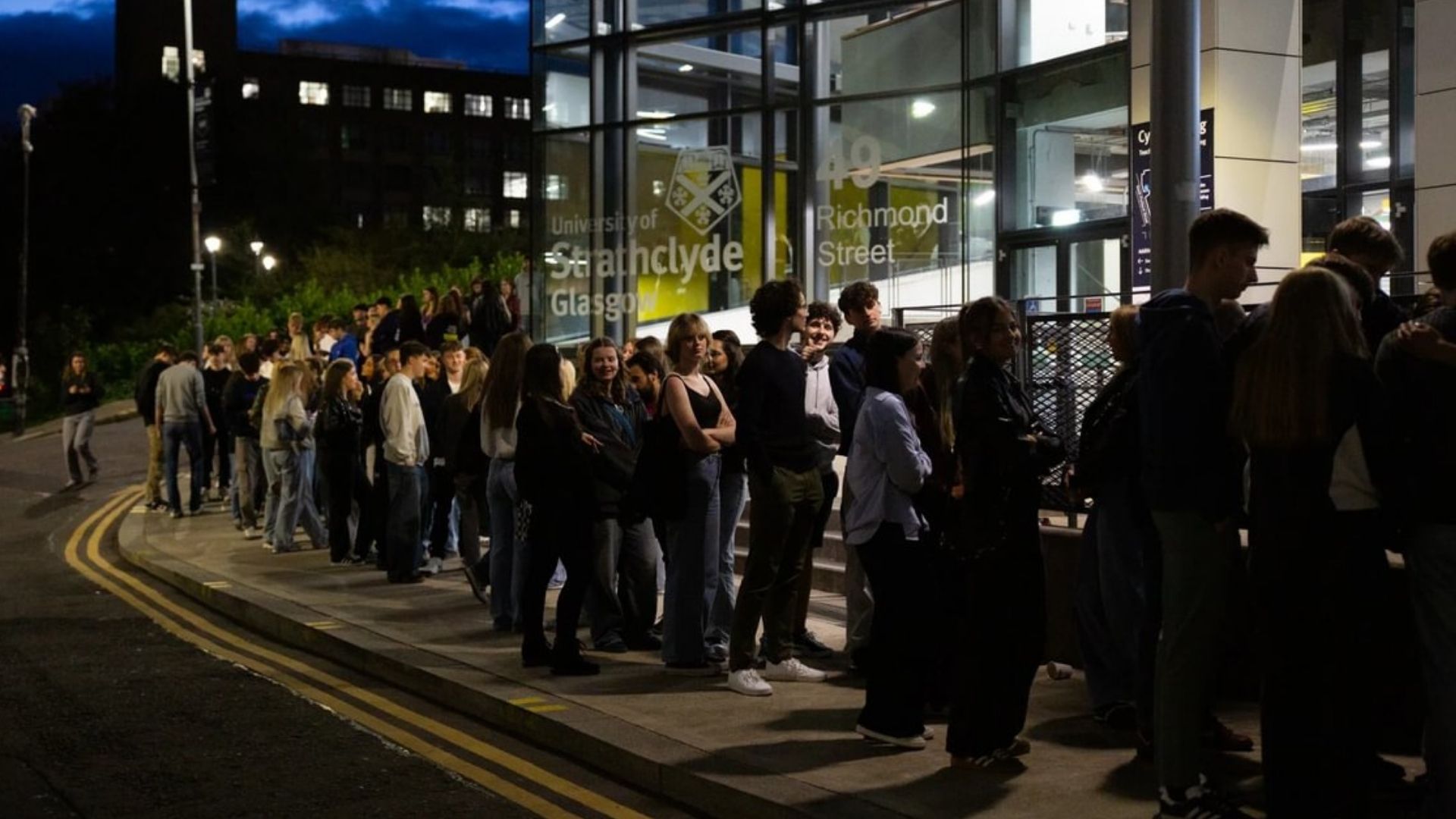 Security line to enter building