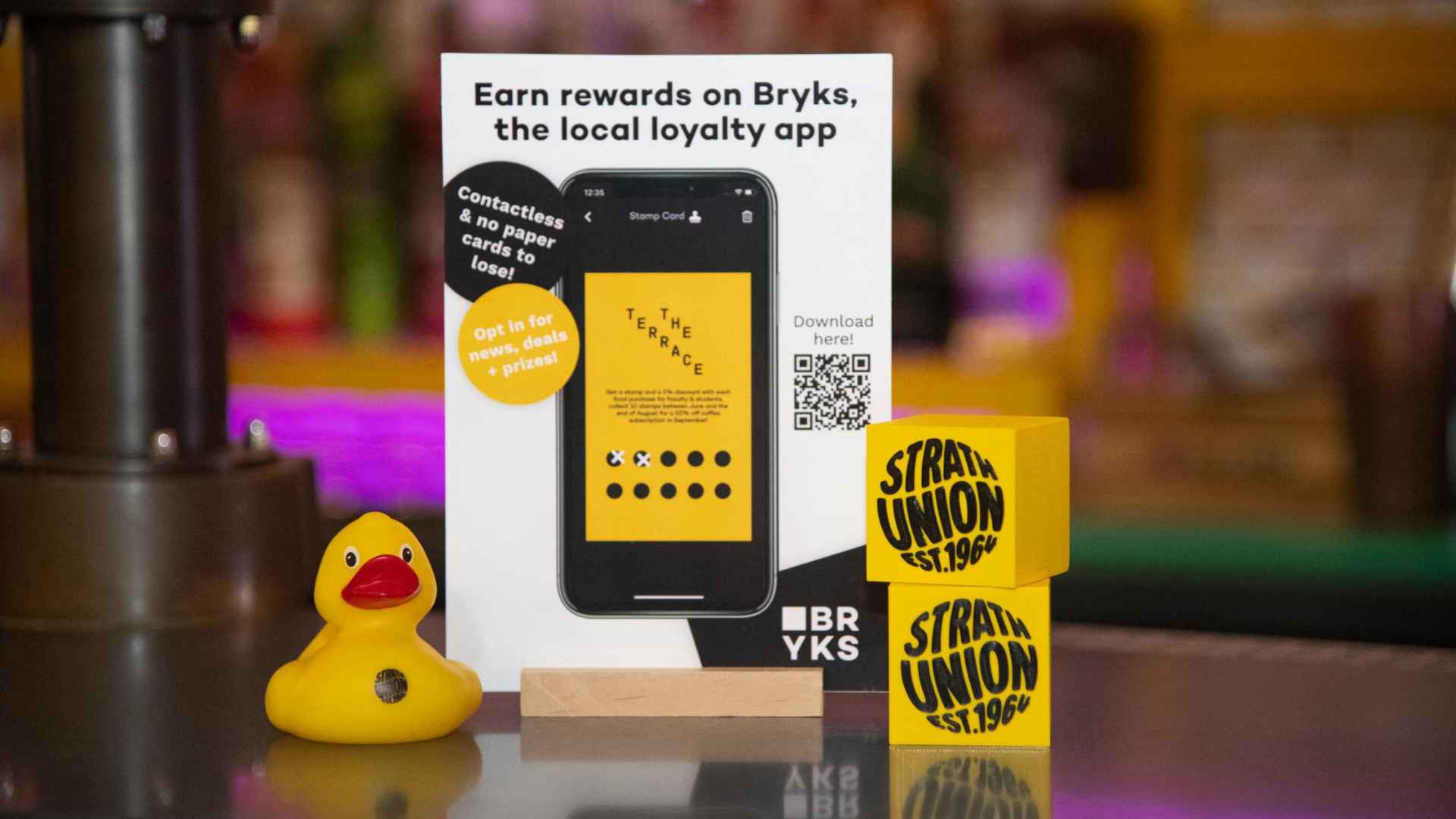 Yellow Byrks cube on bar side in front of information stand